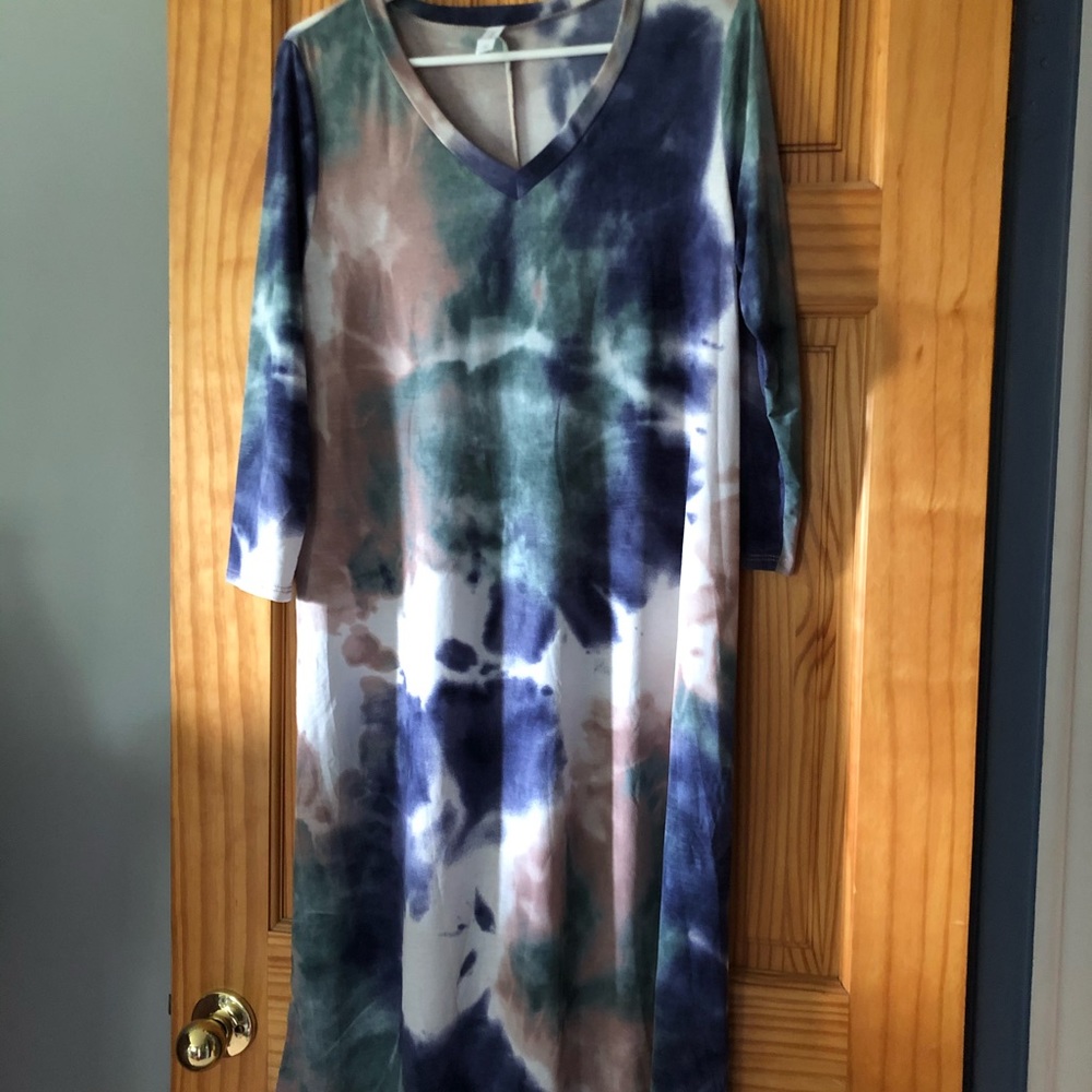 Cute tie dye mid length dress!